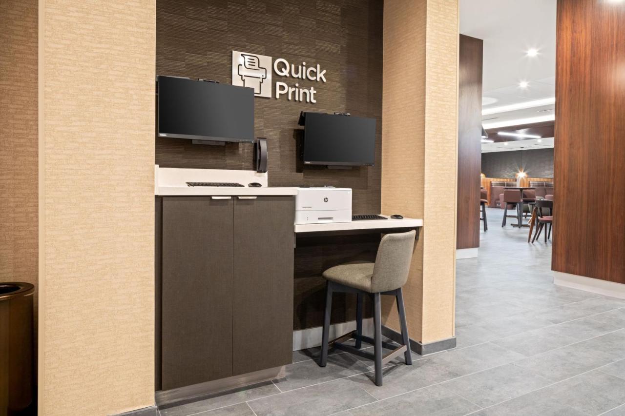 Courtyard By Marriott Houston Northeast Hotel Bagian luar foto
