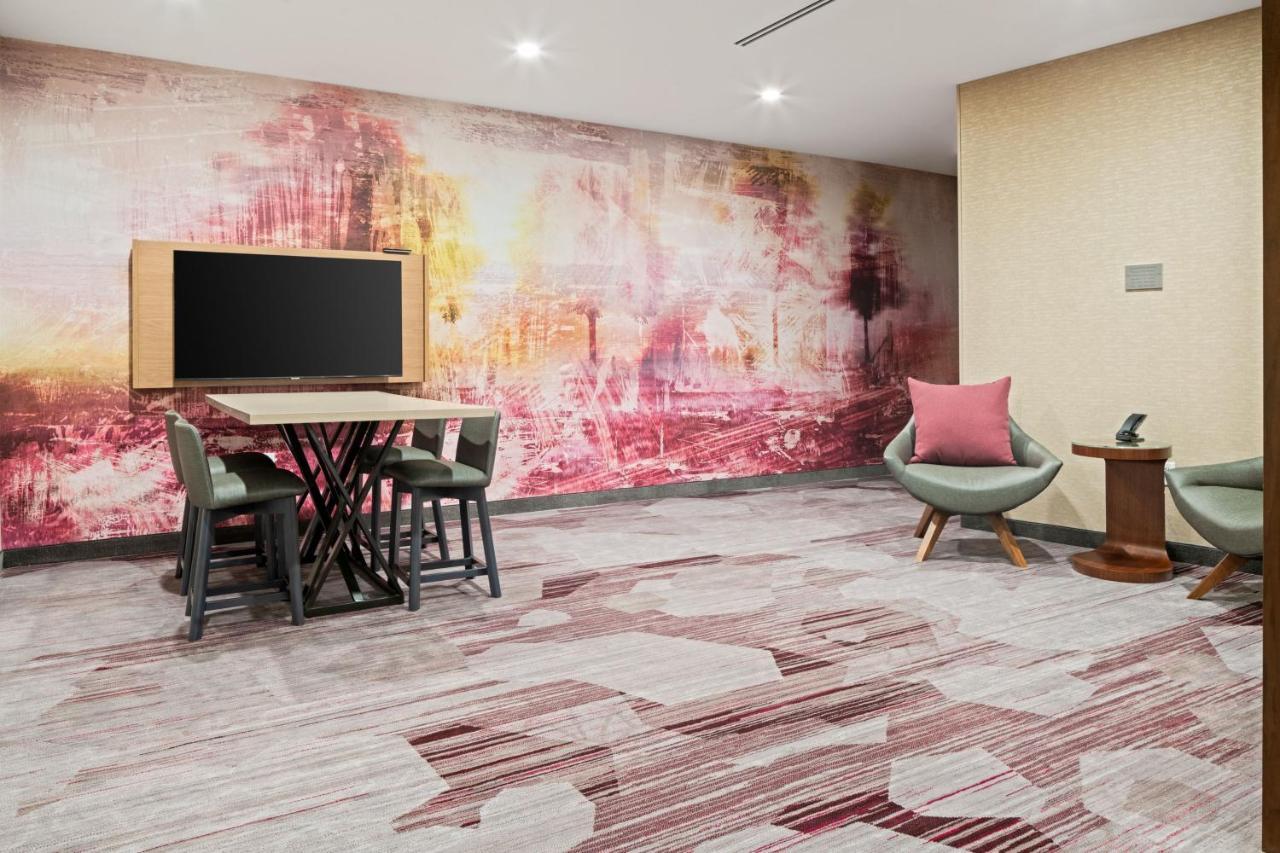 Courtyard By Marriott Houston Northeast Hotel Bagian luar foto