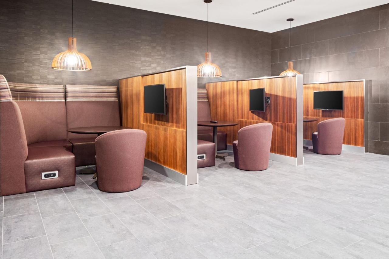 Courtyard By Marriott Houston Northeast Hotel Bagian luar foto