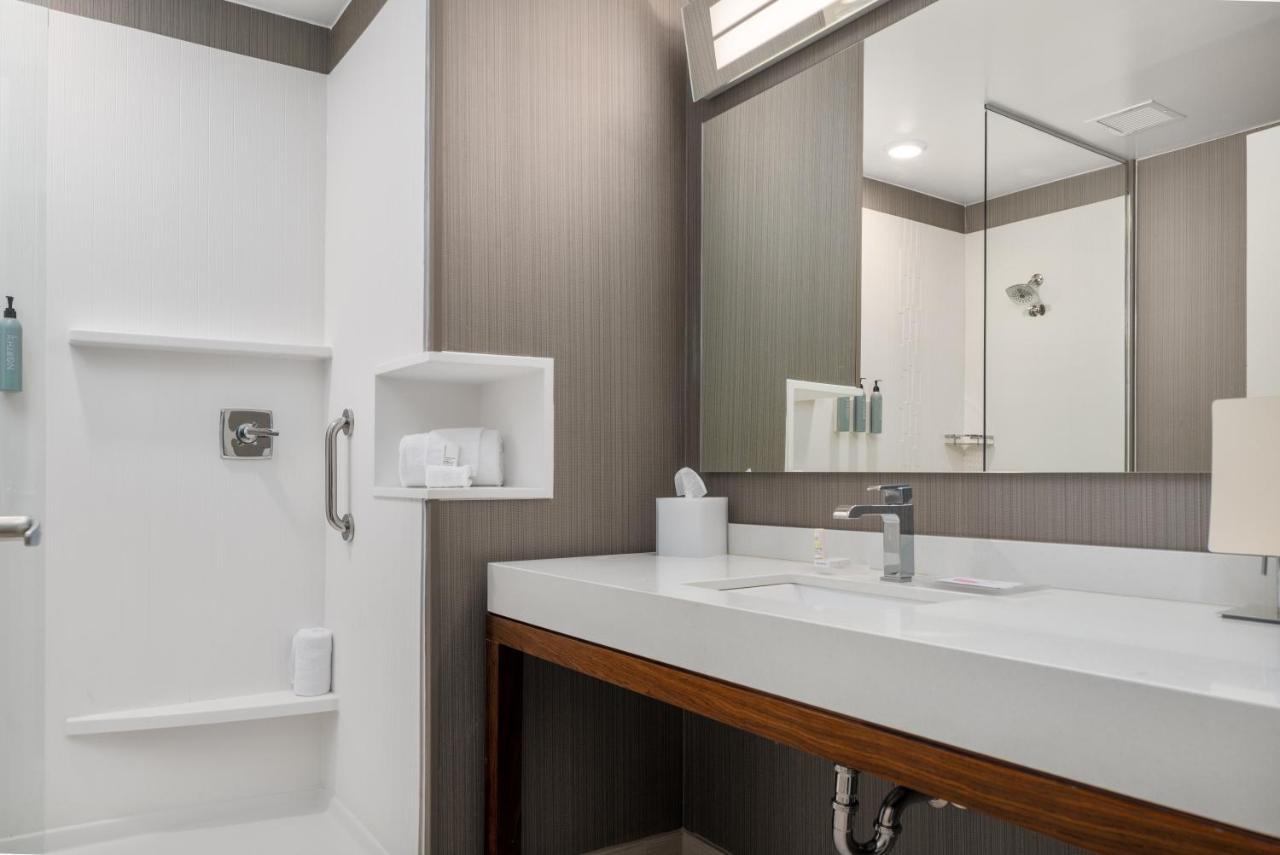 Courtyard By Marriott Houston Northeast Hotel Bagian luar foto